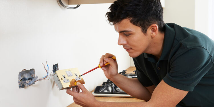 Why Hiring A Handyman Can Help Sell Your Home